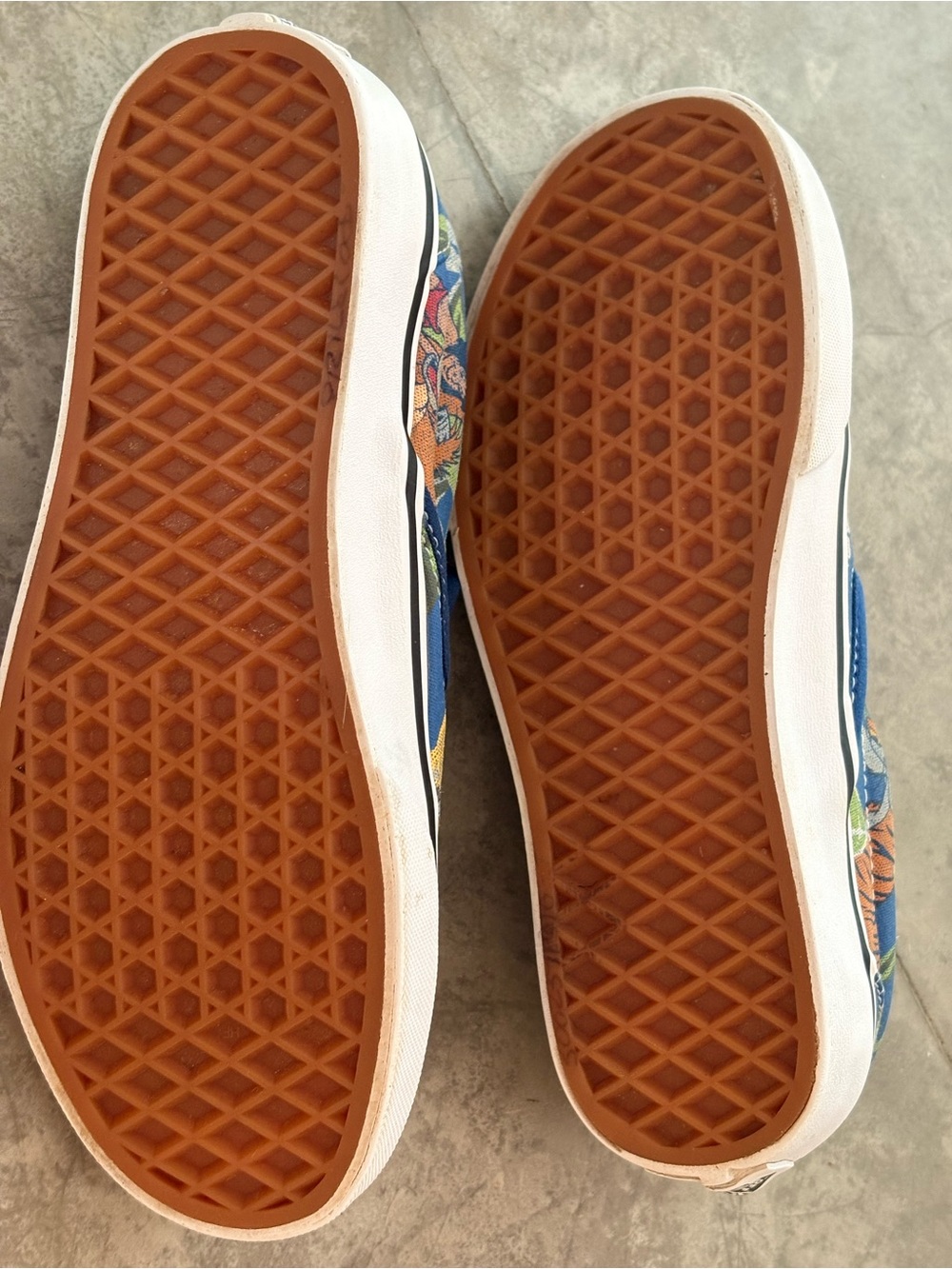 Rare Vans Disney Jungle Book slip-on sneakers featuring a vibrant blue jungle - Picture 9 of 9